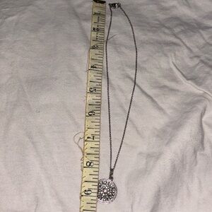 EUC 9” Avon necklace with round pendant & stones working clasp starburst design